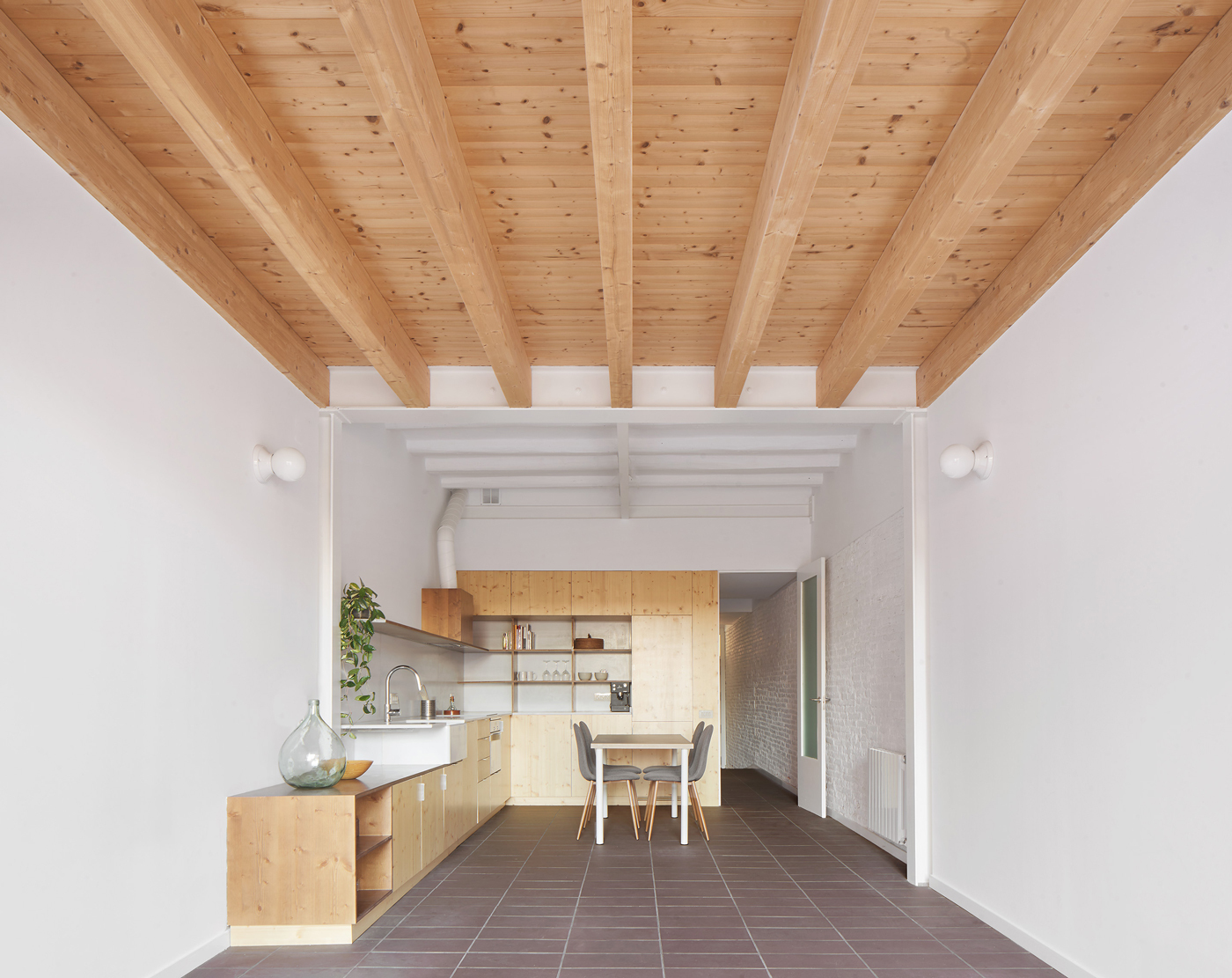 82SAN 分隔墙之间房屋的修复与扩建丨西班牙丨Vallribera Arquitectes-17