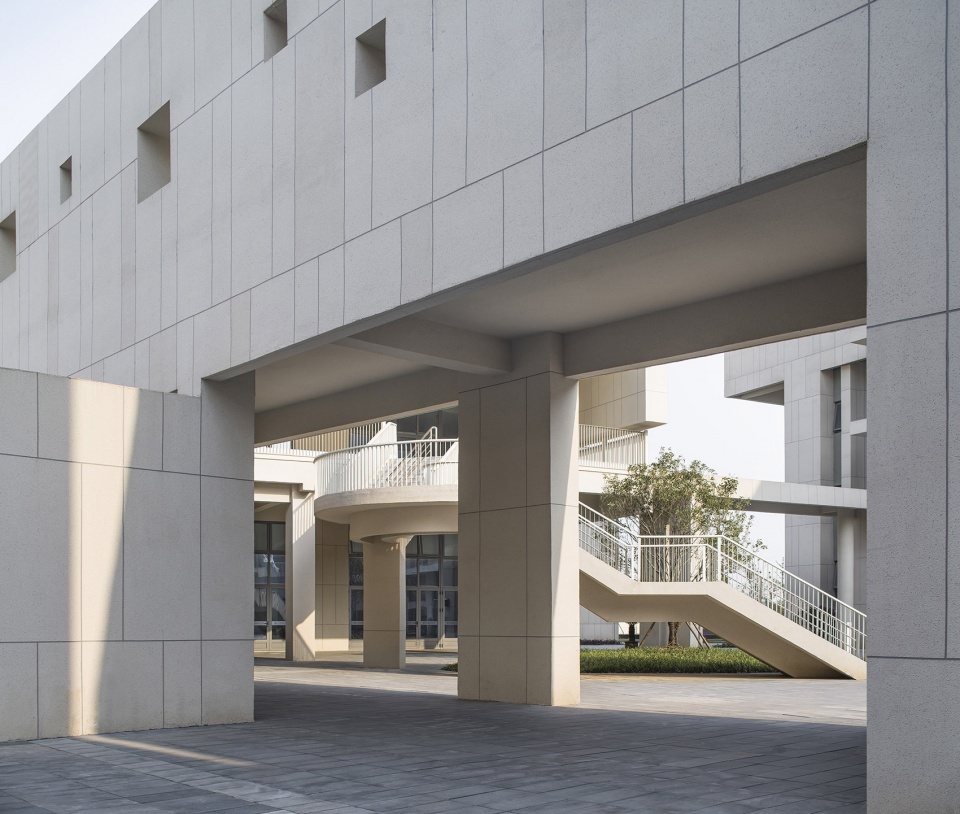 江苏省靖江高级中学新校区丨中国江苏丨江苏中锐华东建筑设计研究院有限公司荣朝晖工作室-190