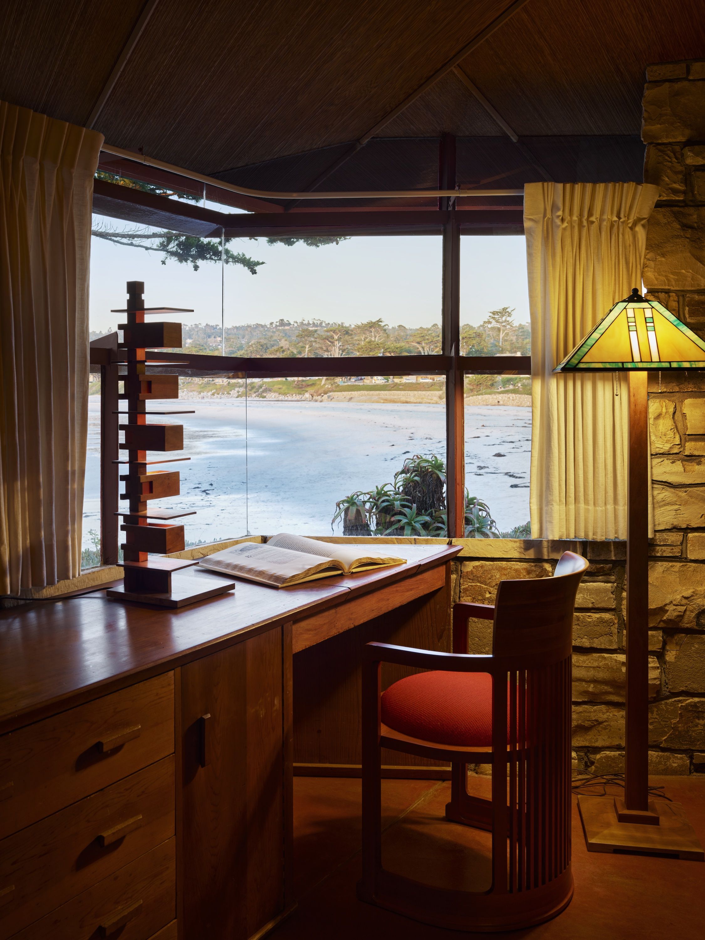 “克林顿・沃克夫人邸”（别名“小屋・在礁石上”）丨美国加利福尼亚丨弗兰克・劳埃德・赖特-18