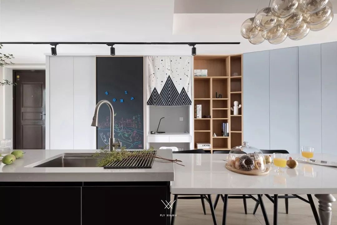87 平三口之家，阳台变客厅，餐厨全开放，小家也能显得无限大-48