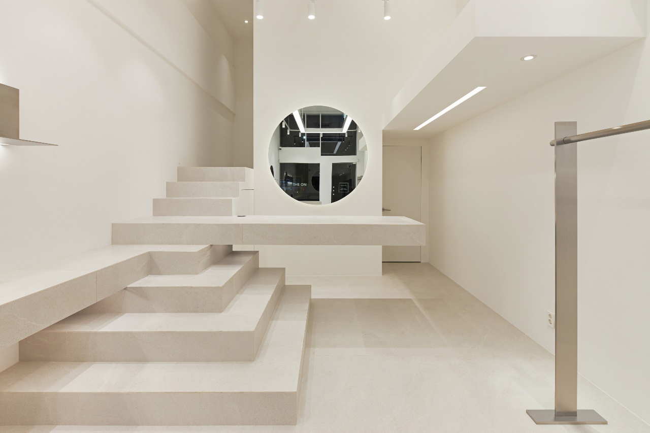 14 平米极简服装店设计 | 舒适现代的空间体验-22