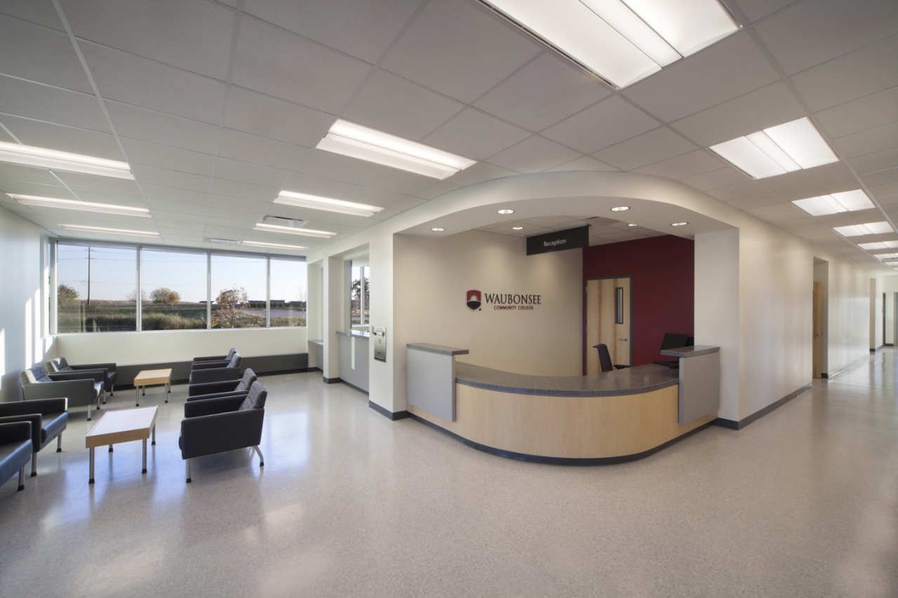 湖畔独立校园,集学习休闲于一体的 Waubonsee Community College Plano Classroom Building-40