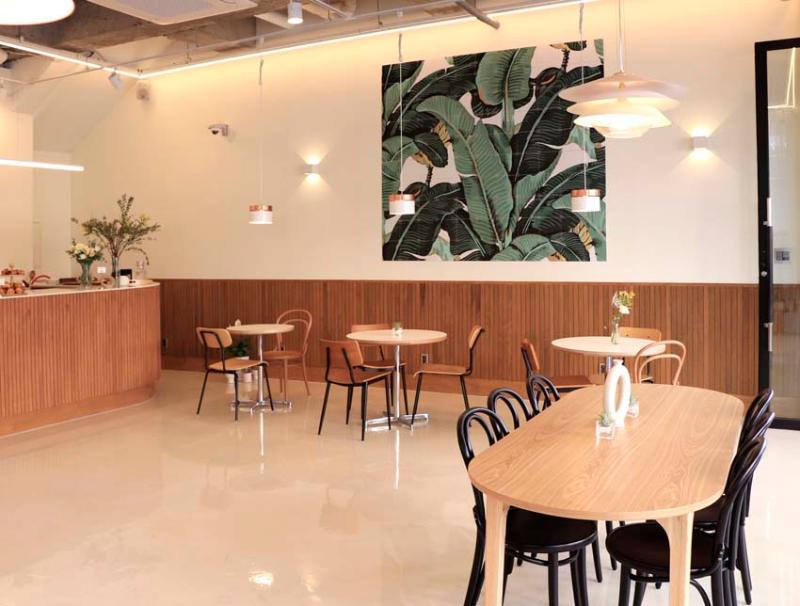 20 平米白色&木质现代咖啡厅设计-8