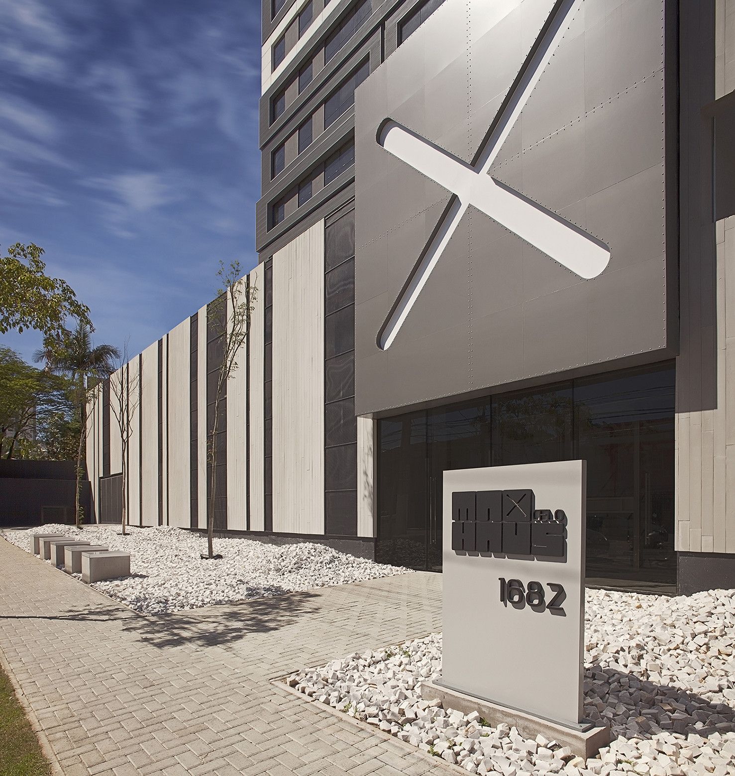 巴西圣保罗 Campo Belo 住宅大楼,灵活空间与工业风格的完美结合-20