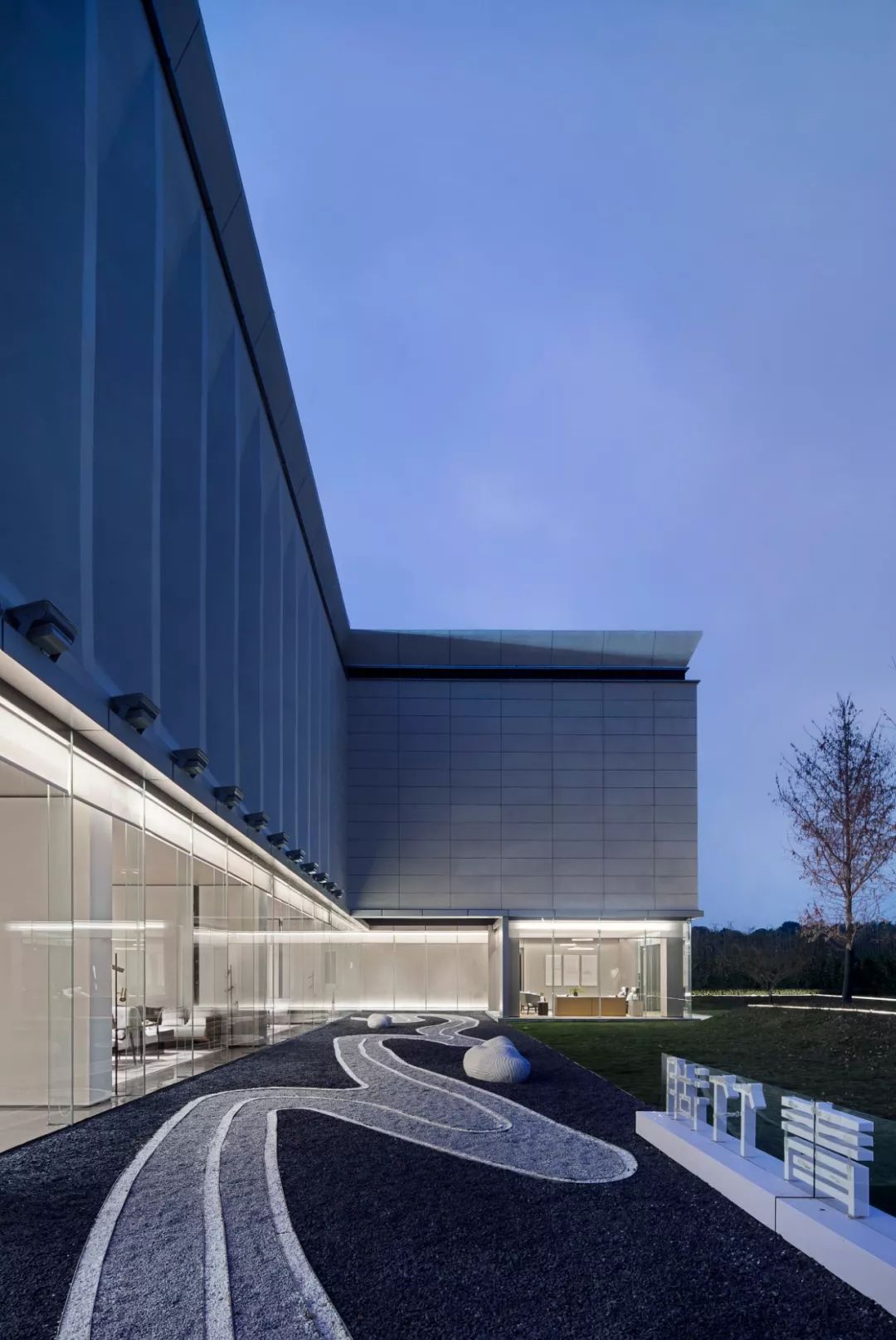 静谧高级灰 | 长沙卓越青竹湖售楼处设计鉴赏-10