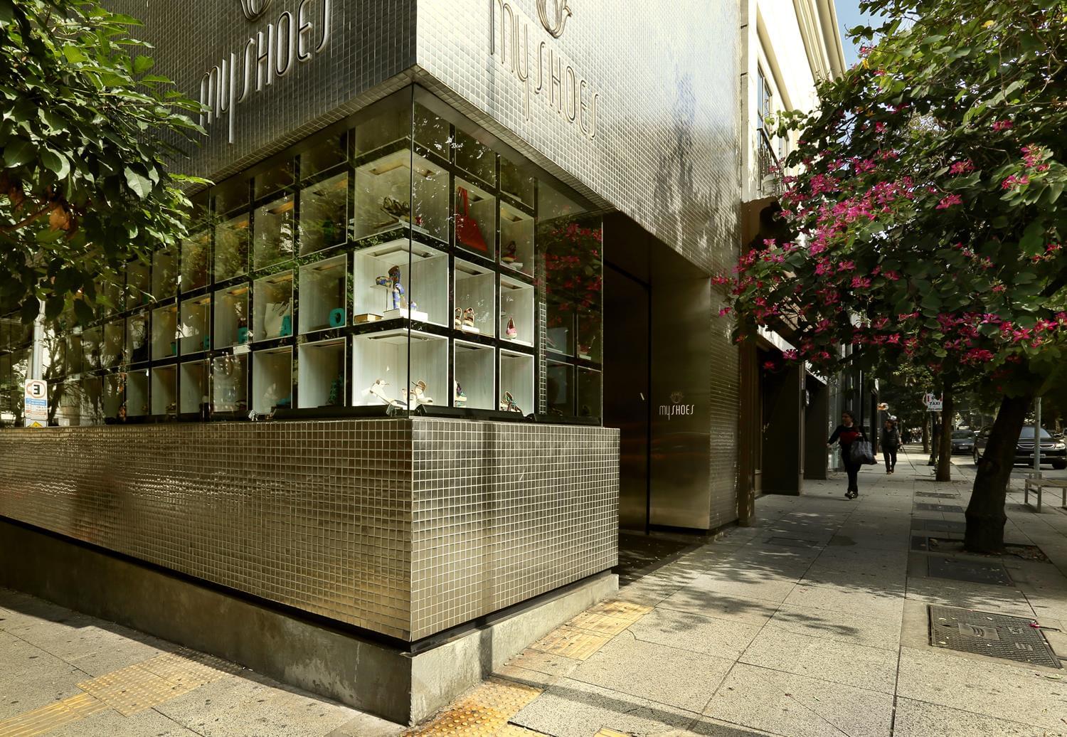 巴西圣保罗 My Shoes 商店,垂直花园与经济可持续设计-2