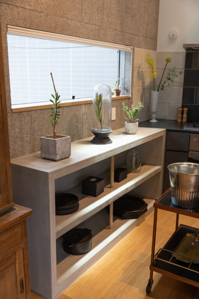 物語のあるものに囲まれて　多様な素材使いが生み出す愛着がわく独自の空間 | Style of Life | 100%LiFE-8