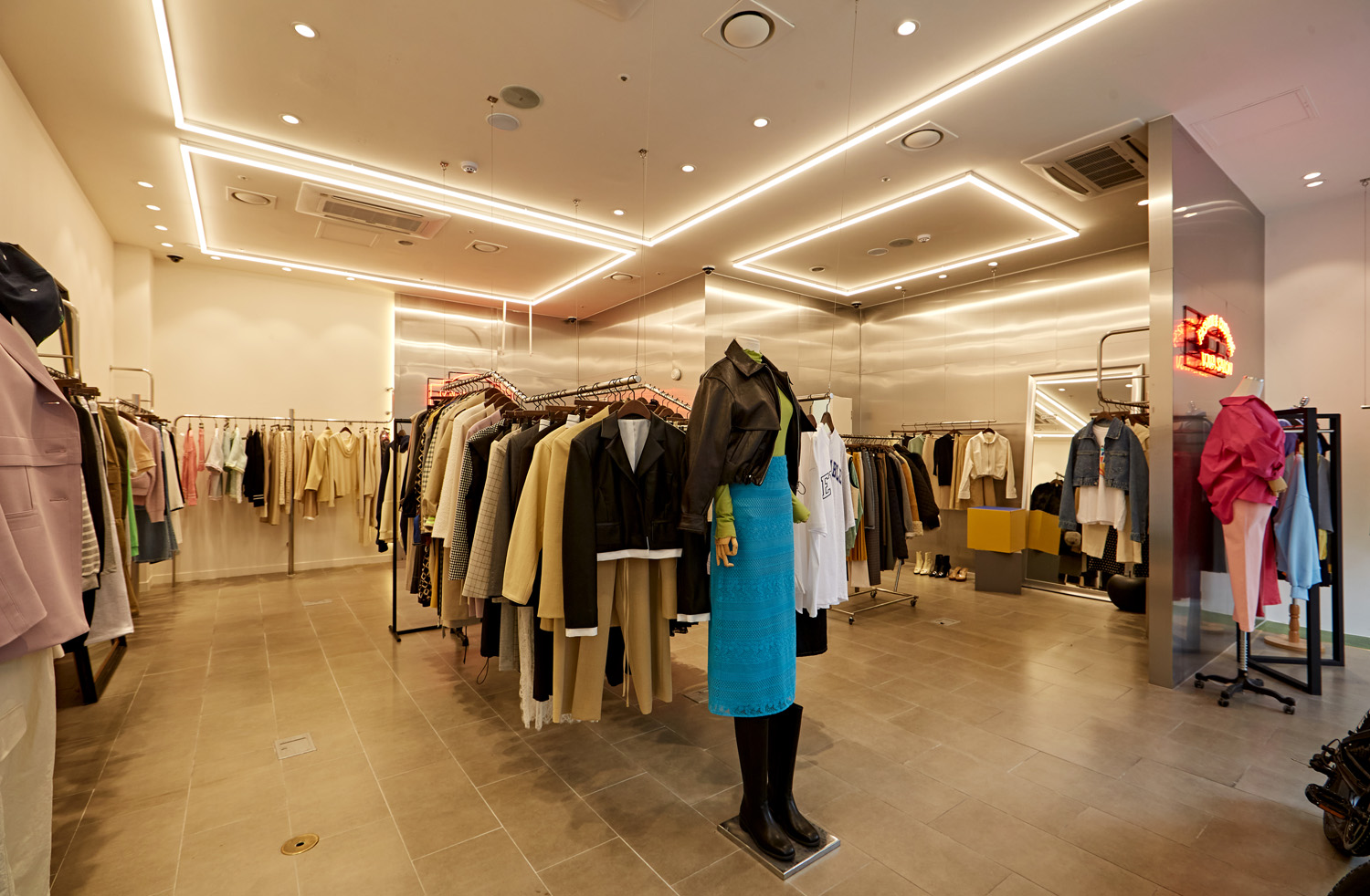 简约 22 平米女性服饰店设计，展现女性柔美魅力-5