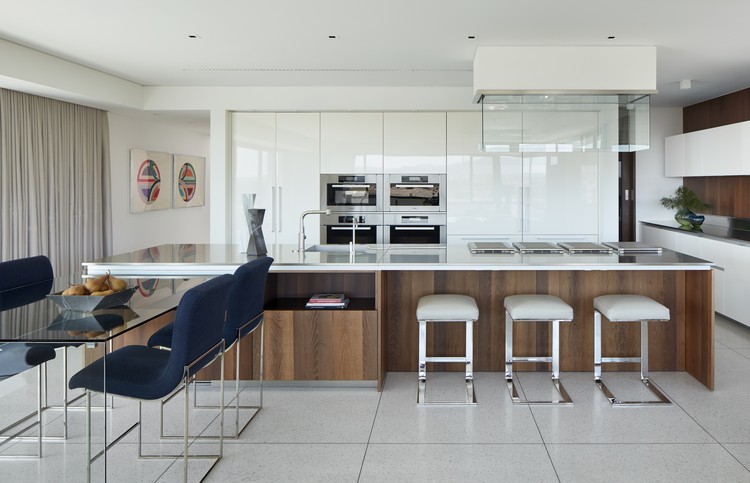 加州山坡上的现代绿色住宅-14