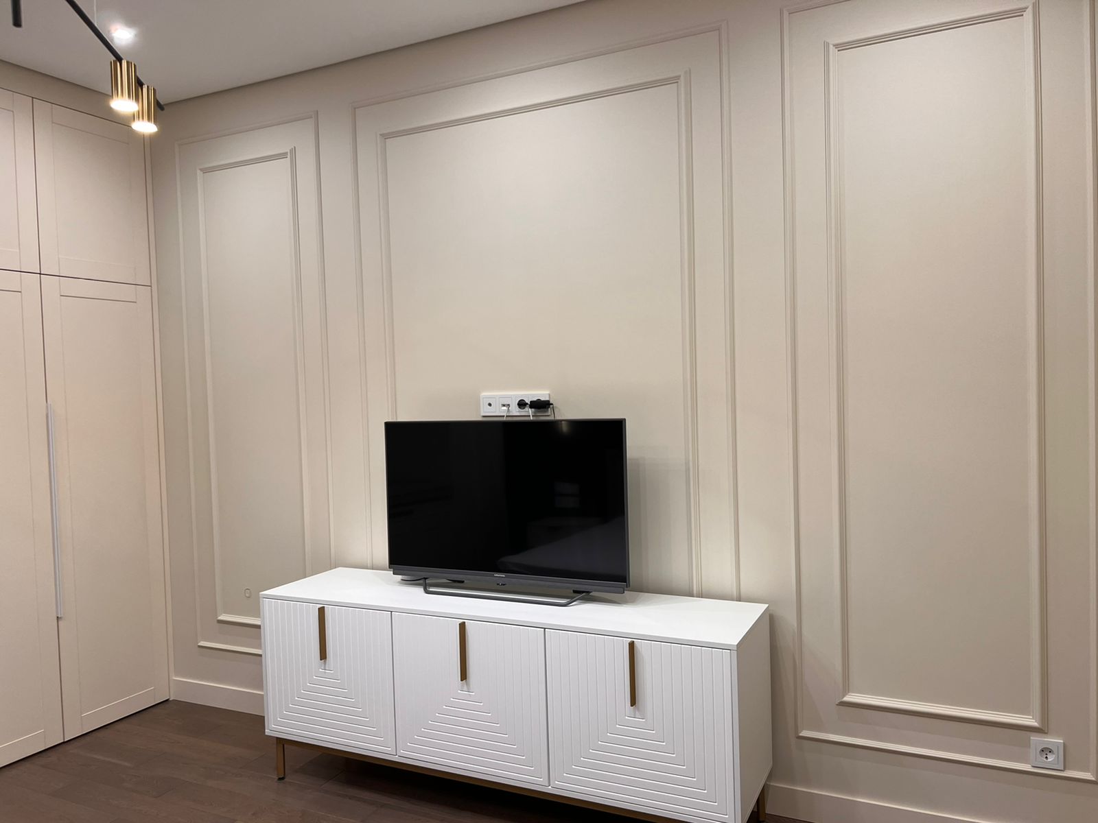 Реализованный дом 150 м2 в Подмосковье. Дизайн-проект интерьера + комплектация материалами, мебелью, светом и другими элементами-15