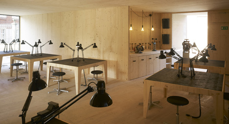 Golden Workshop by modulorbeat and Münster School of Architecture students | Dezeen-32