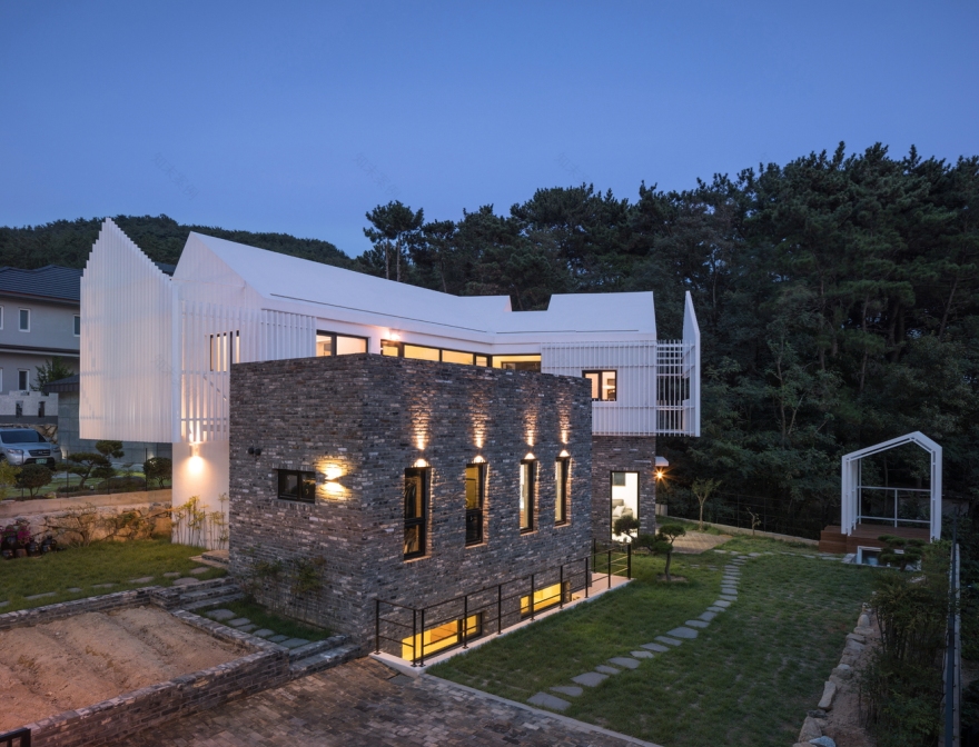 韩国乡村白色百叶窗展馆屋-30