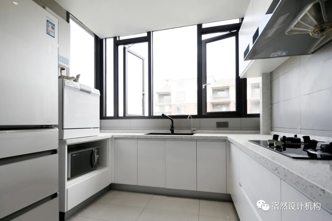 南昌 125㎡现代简约家居,黑白灰中融入绿色与橙色-59