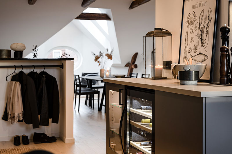 瑞典时尚阁楼公寓 | 玻璃隔墙与木梁的完美结合-21