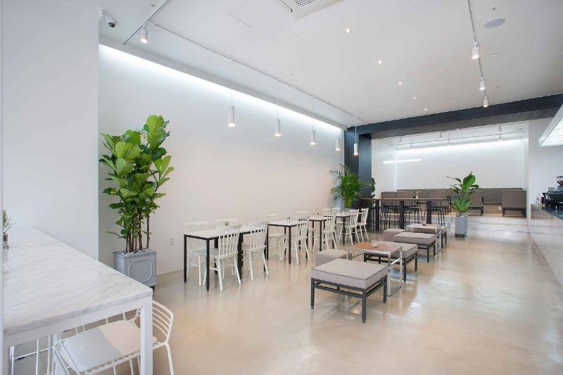 26 坪现代白色咖啡馆设计-10