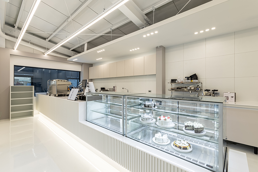 白色调的极简咖啡厅 | 60 平米的精致设计-12