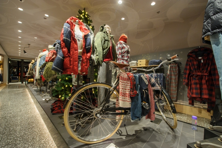 香港 A&F 旗舰店 | 科技融合时尚，快闪购物新体验-10