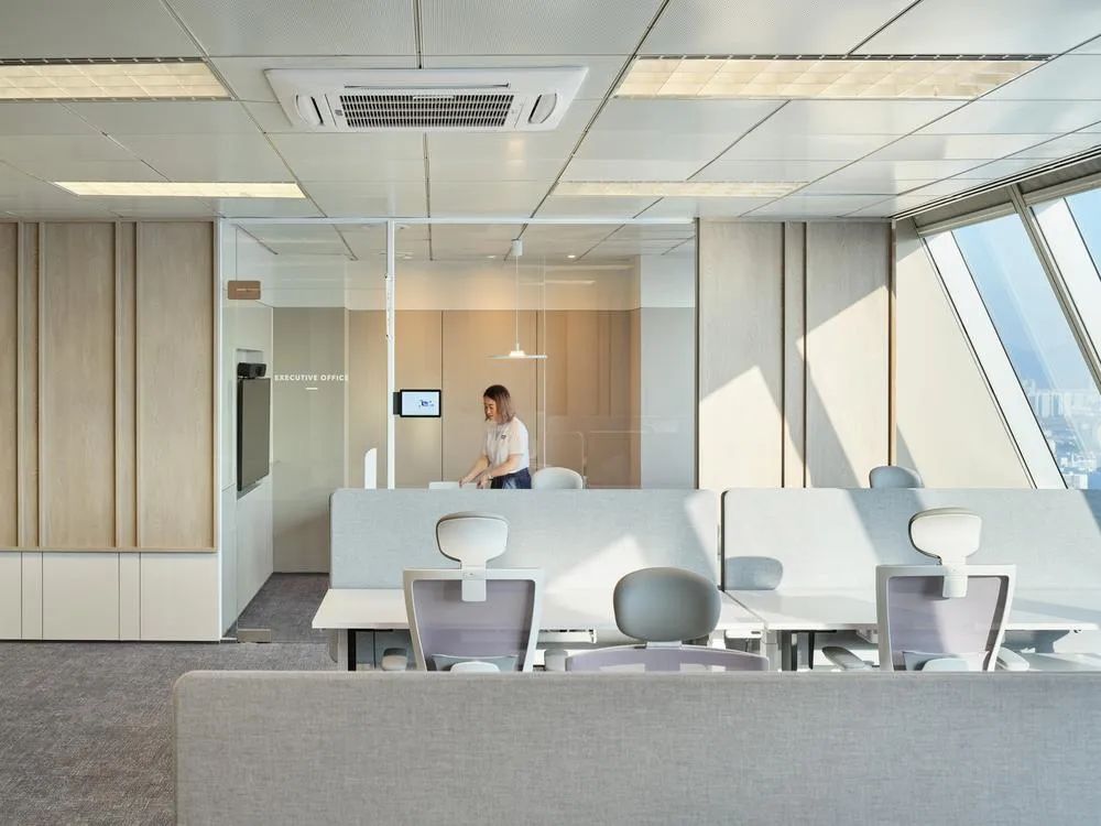 国外科技公司办公室|灵动流转的简约格调-25