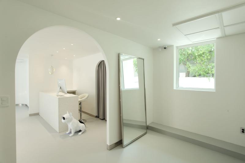 极简现代风，首尔 Enclave 服装店设计-15