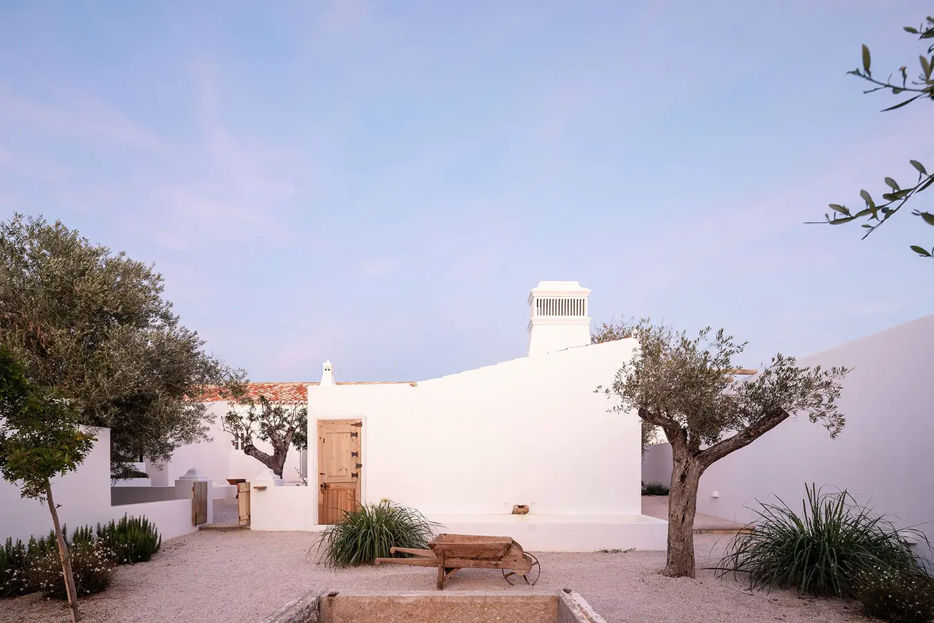 葡国古邮局变民宿，怀旧风情与现代设计的完美融合-17