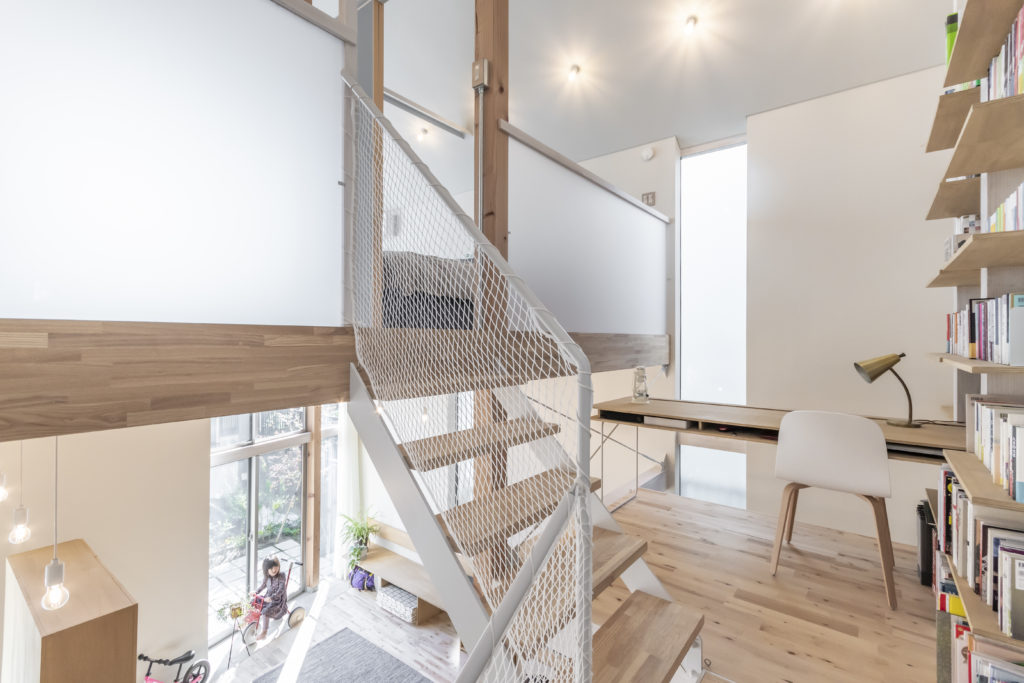 玄関から寝室までひとつながりの家開放性とともに家族の気配を感じながら暮らす | Architecture | 100%LiFE-8