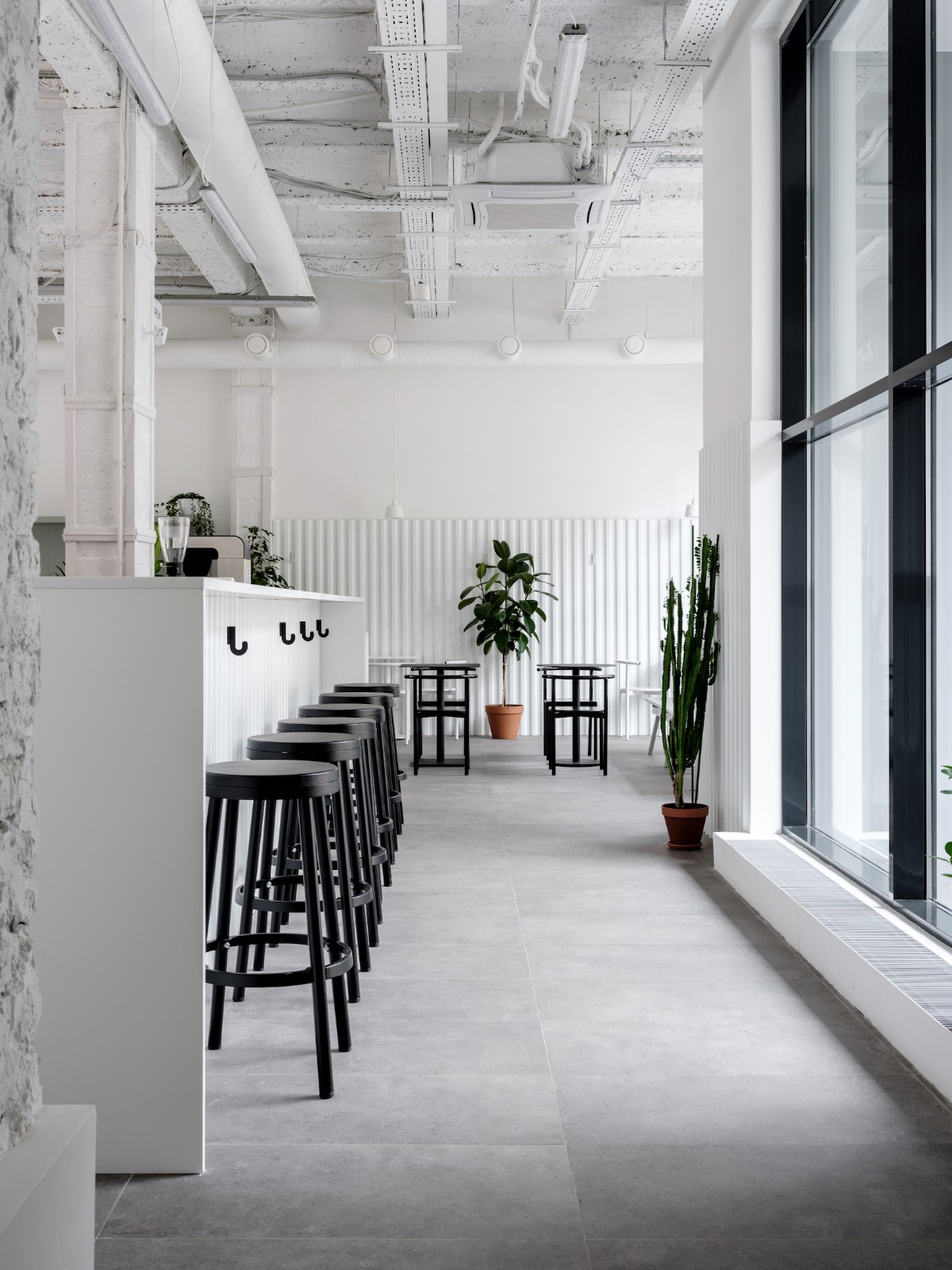 纯白极简魅力 Bloom n Brew 甜品-酒吧  Asketik Studio-0