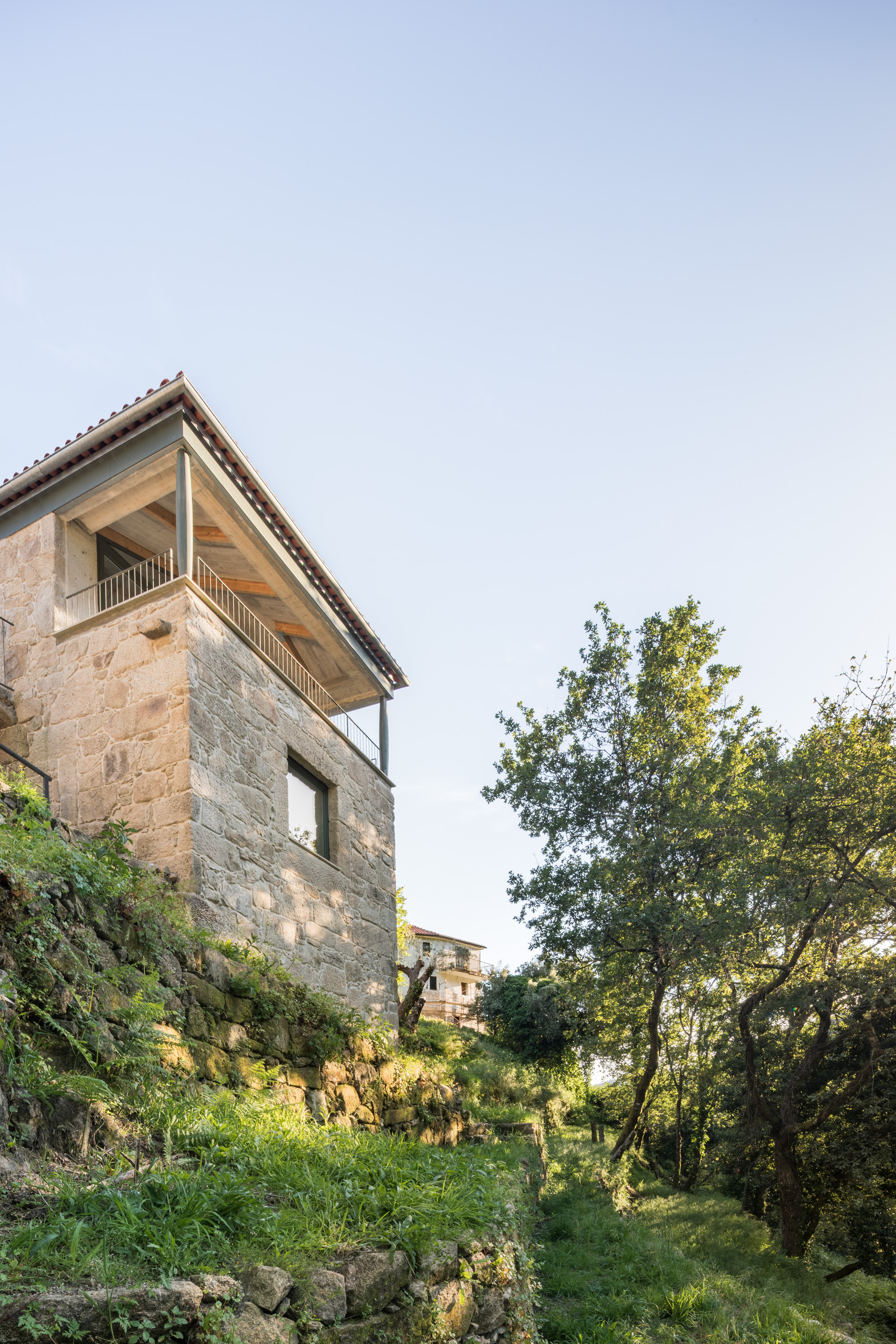 姊妹屋；姊妹楼（需结合具体语境确定最合适的表达，这里假设在描述建筑等场景下） 丨葡萄牙丨oitoo-37