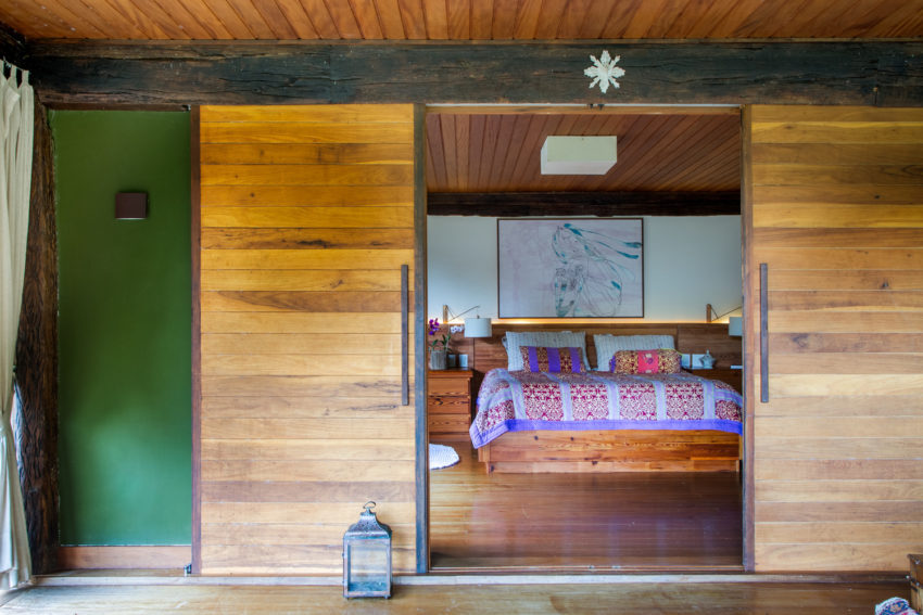 Dreamy Brazilian House in Correas created by Rodrigo Simão Arquitetura as a beautiful escape home 由RodrigoSimmogoArquitura创建的梦幻般的巴西住宅,作为一个美丽的逃离家园-24