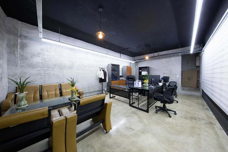 光之点睛，极简空灵的时尚店铺设计-14