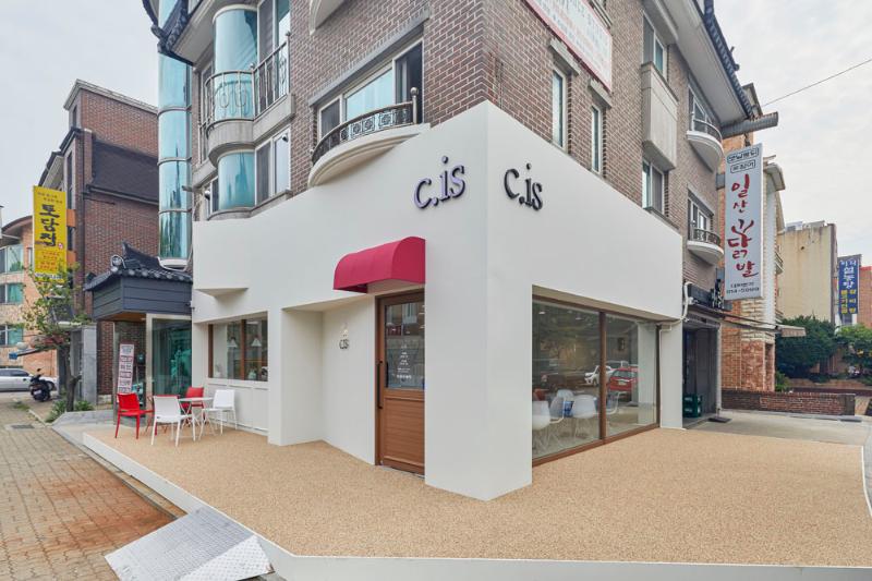 22 坪简约咖啡厅，诠释白色与木质的温馨魅力-11