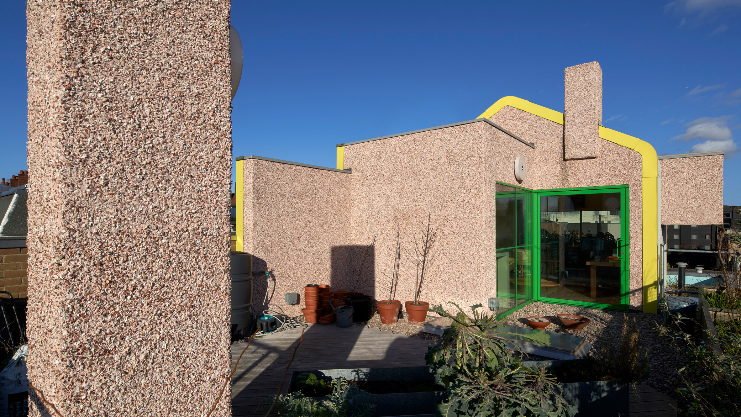 FAT 蓝房子 | 建筑师 Sean Griffiths 的屋顶工作室扩建-0