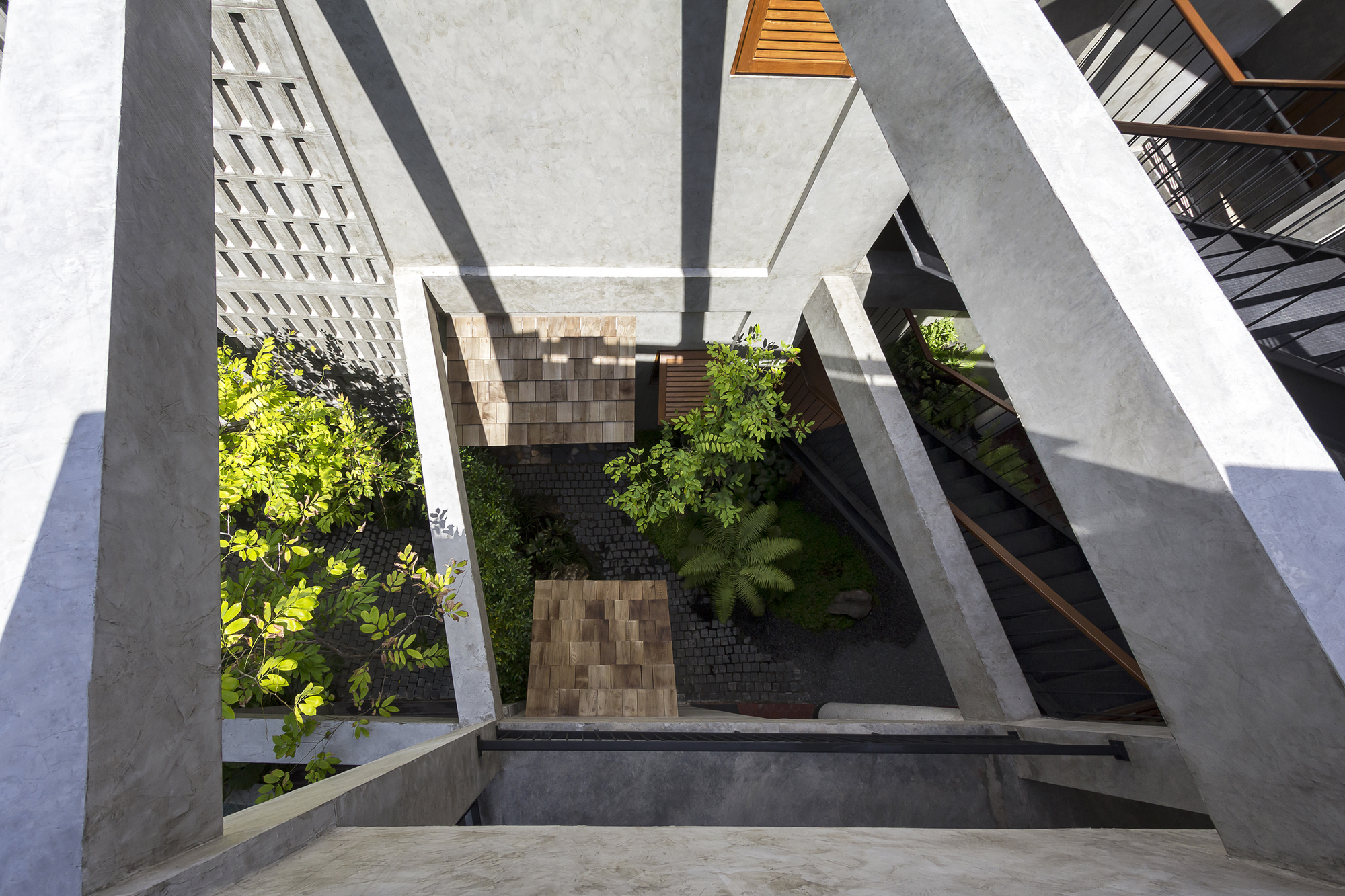 Hidden Garden Hostel / Full Scale Studio-35