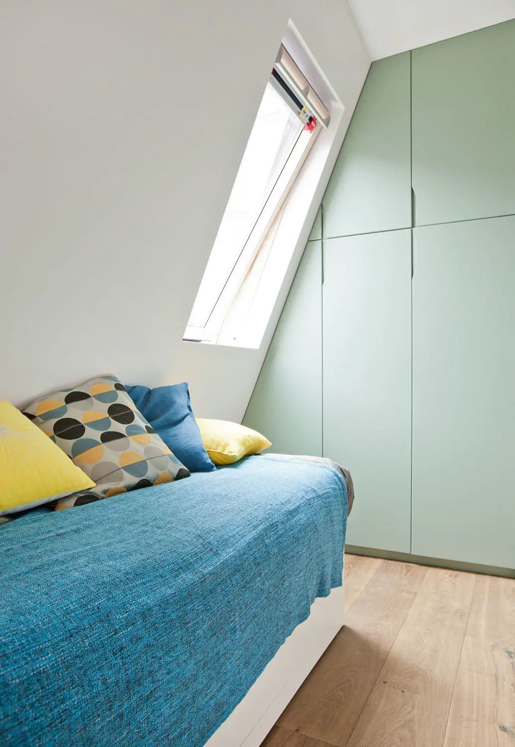 巴黎屋顶下 15m2 工作室的完美改造-5