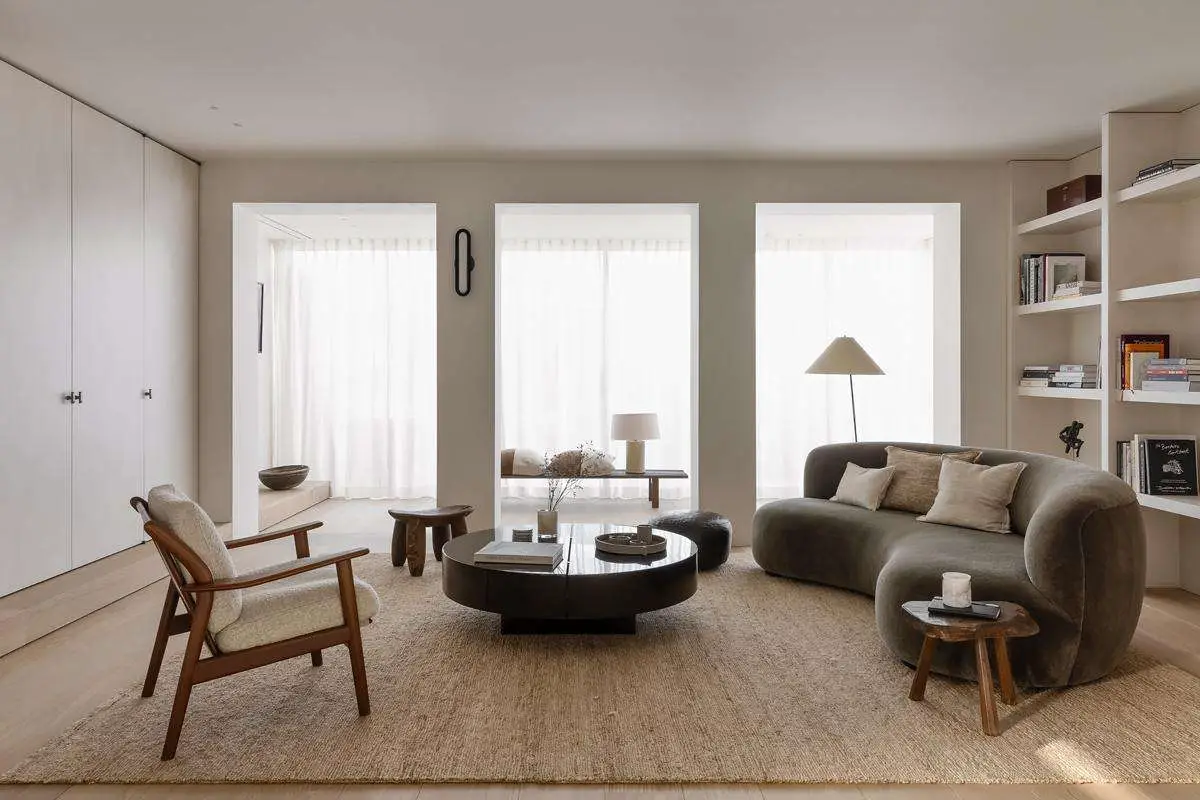 比利时 60 年代老房现代风翻新，设计师巧妙融合自然元素-4