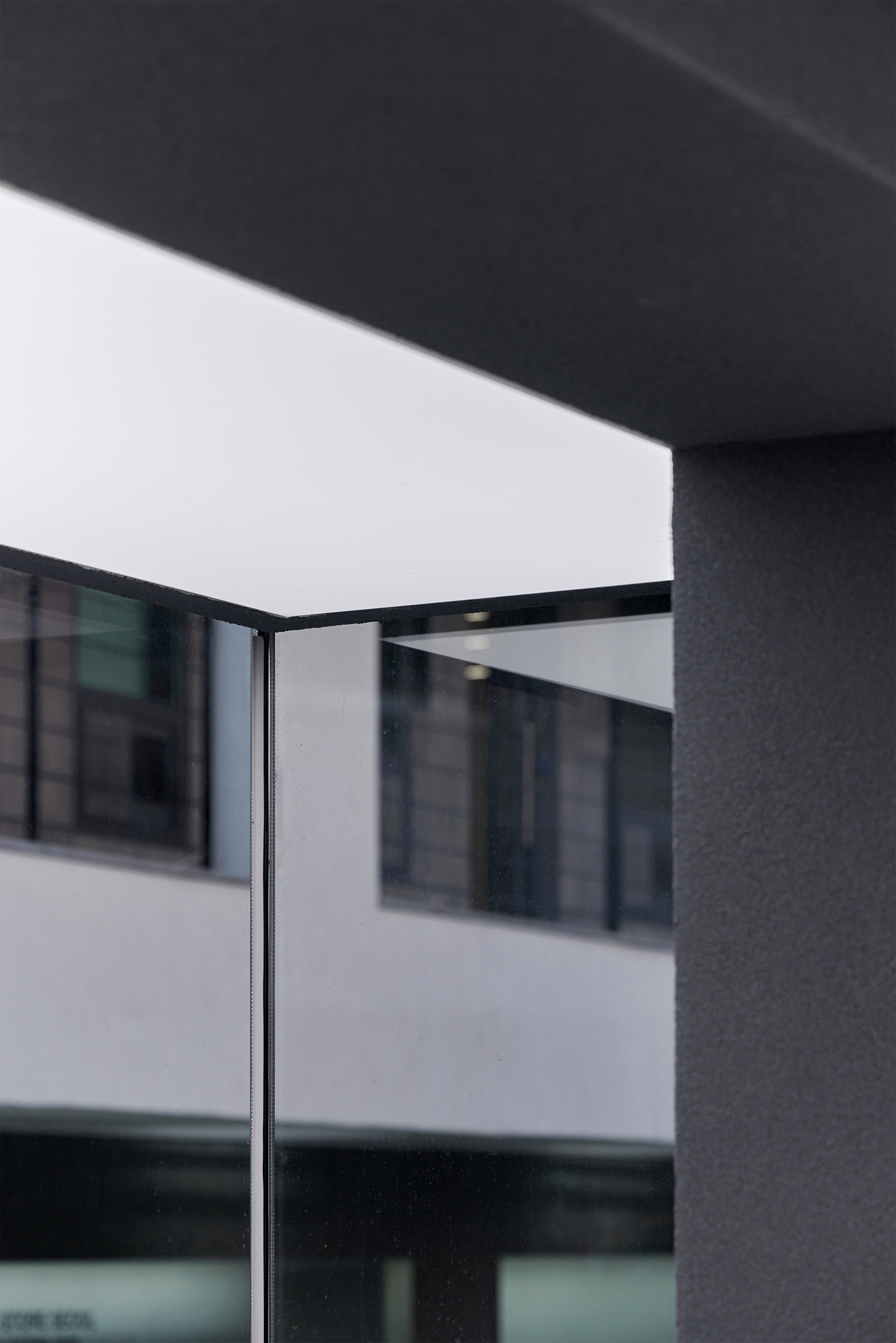 莱克 2

注：Lekker可能是一个特定的人名、品牌名等，2可能是编号等若有更具体的语境，翻译可能更精准 丨Docent Design-25