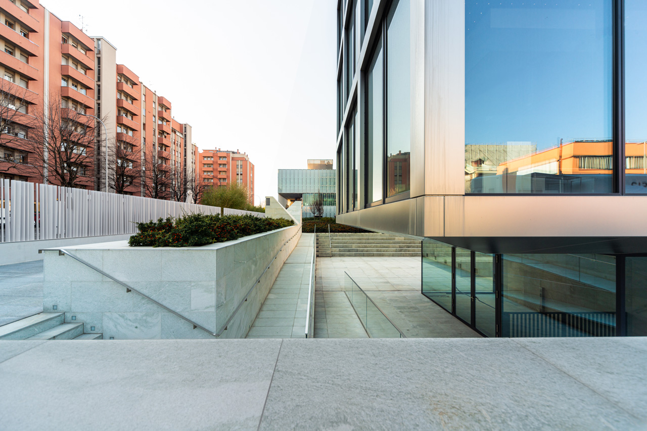  ANNEX building 
			-18