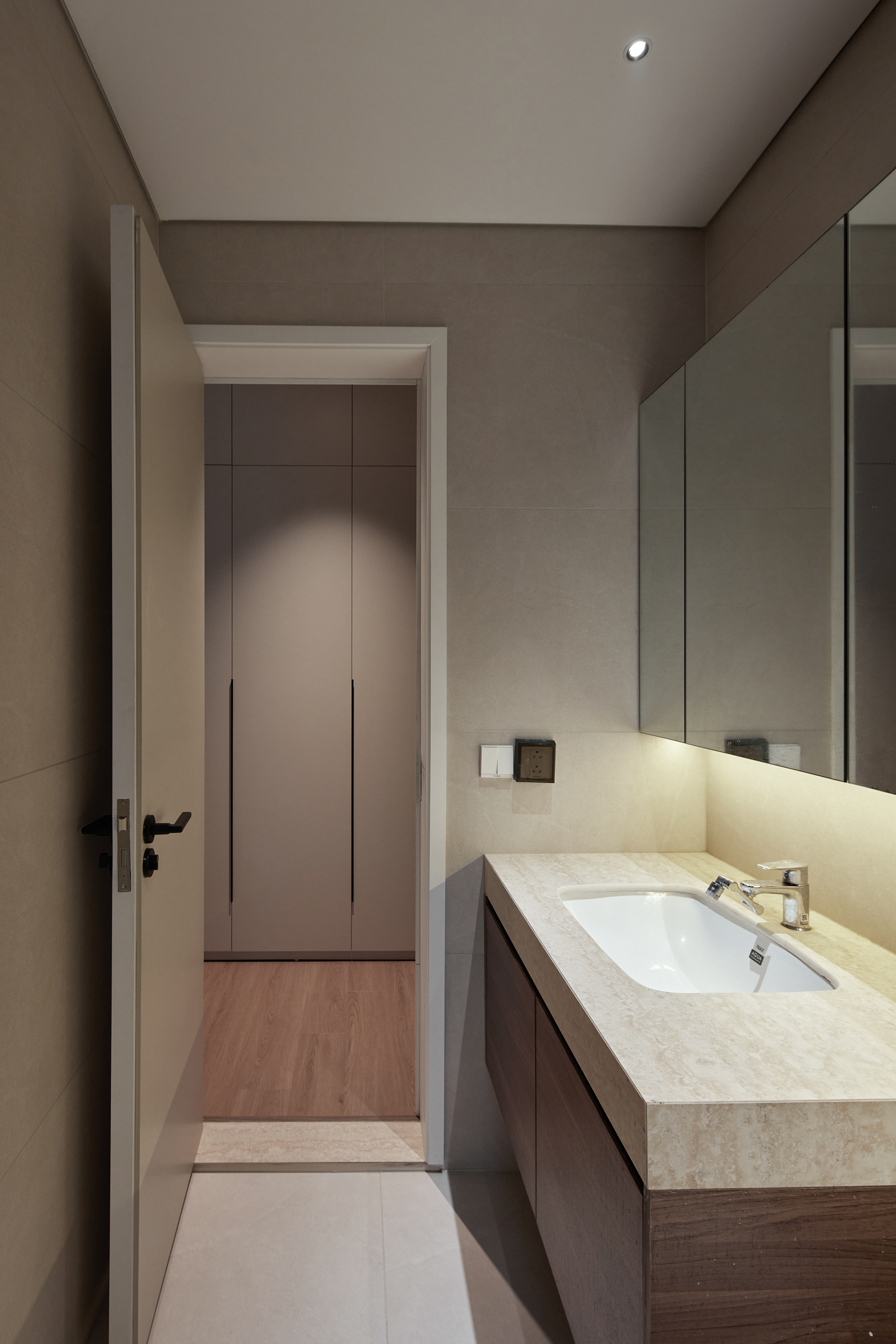 仁义之家；义之家（这里Yen Nghia可能对应越南语的Nhân nghĩa，是仁义的意思，在没有更多背景的情况下推测翻译，Yen Nghia直接音译可成延义等，但音译表意不明确，凭借较常见越南语语义选择意译） 丨越南河内-29