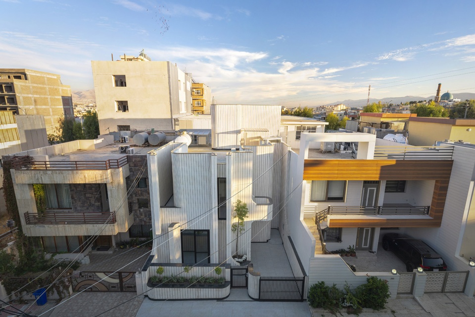 Bakrajo 区独特雕塑式住宅丨ZAKAA Architecture-3