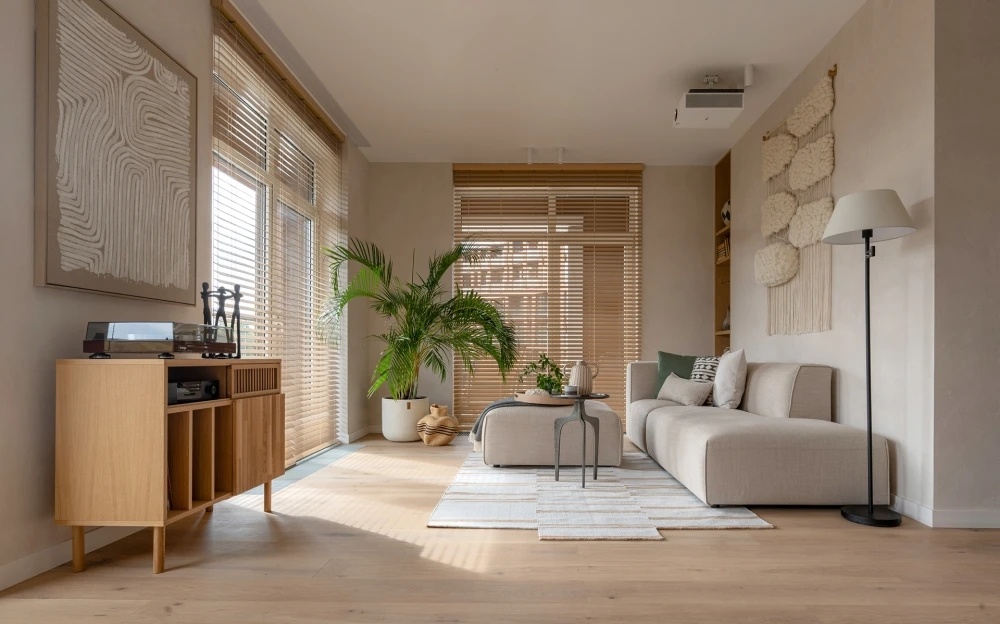 索契84平米公寓,在质朴中感受生活之静丨尼基塔·科兹洛夫（Nikita Kozlov）-0