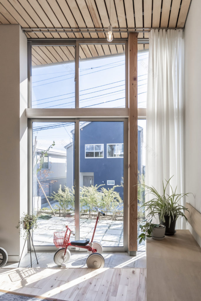 玄関から寝室までひとつながりの家開放性とともに家族の気配を感じながら暮らす | Architecture | 100%LiFE-3