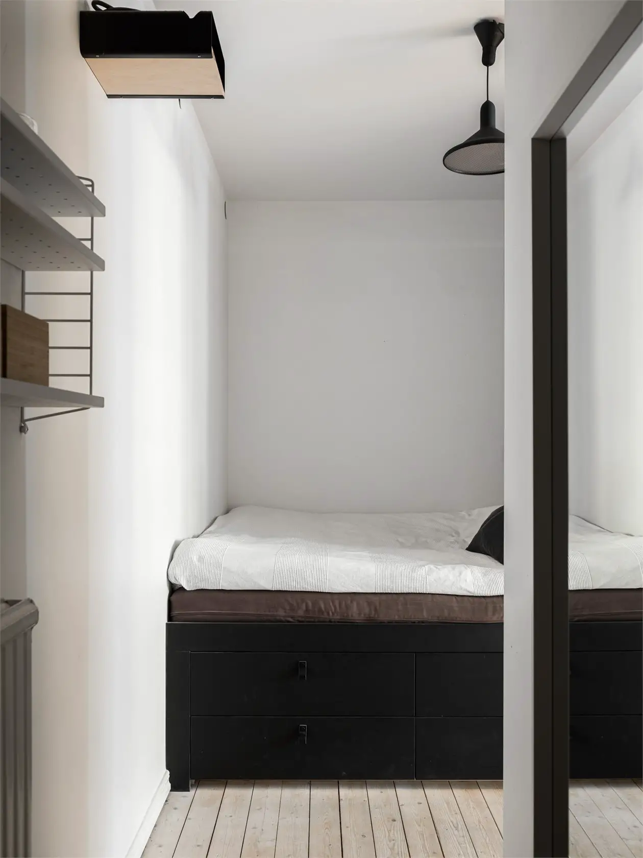 57m2 开放式公寓 | 极简黑厨房设计成为亮点-18