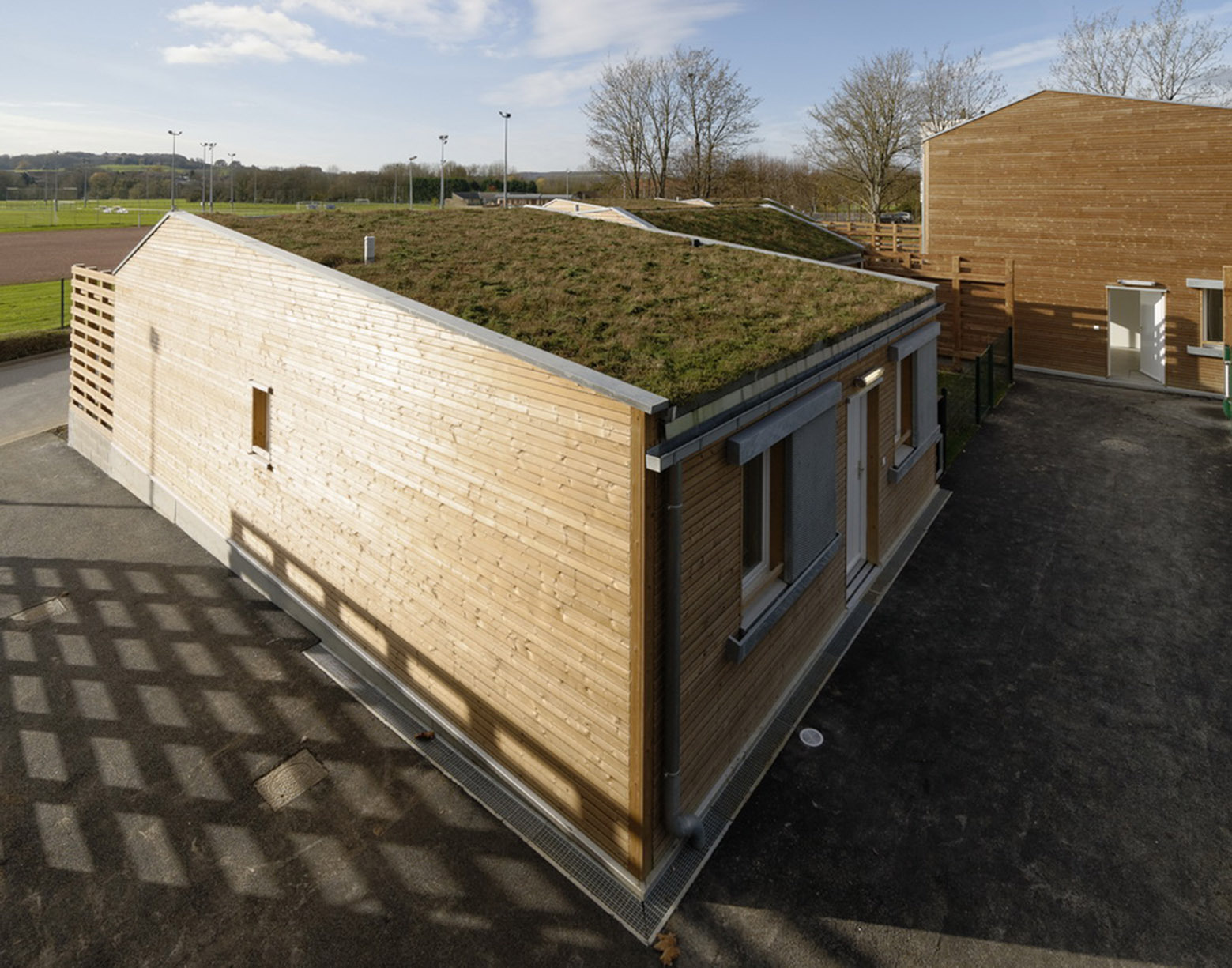 法国 16 座公益住房翻修工程，和谐融入自然景观-16