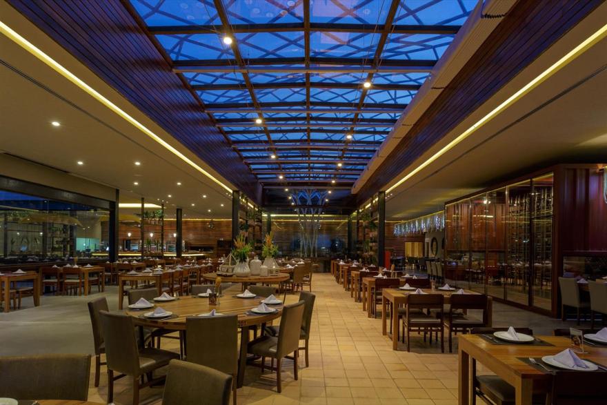 巴西 NAU 餐厅设计 | 渔网外观,自然光运用,海洋气息室内设计-13