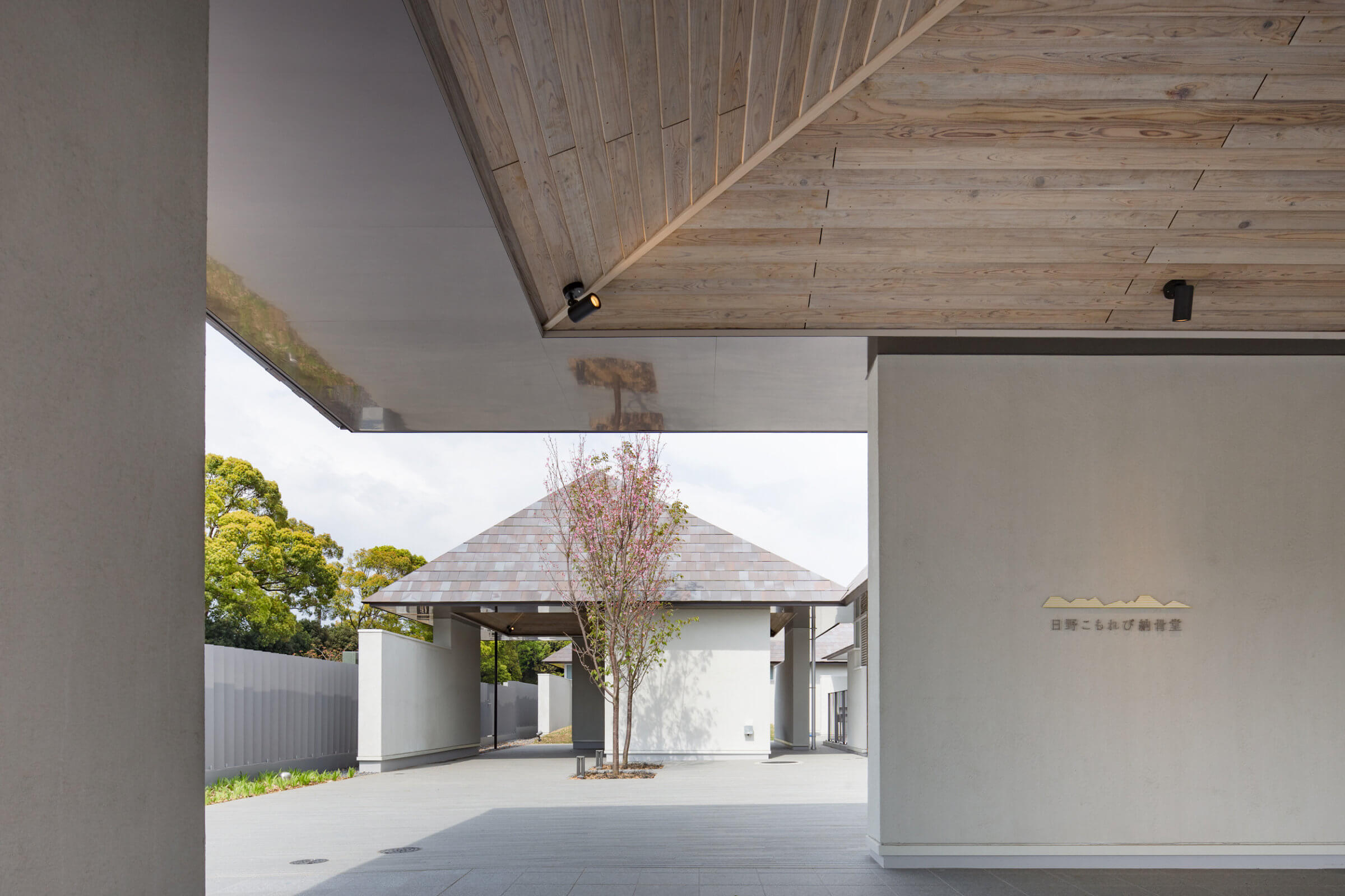 
      Ossuary in Hino Cemetery Park ｜ STGK Inc. | Landscape Design - Creating a living human-scape
    -5