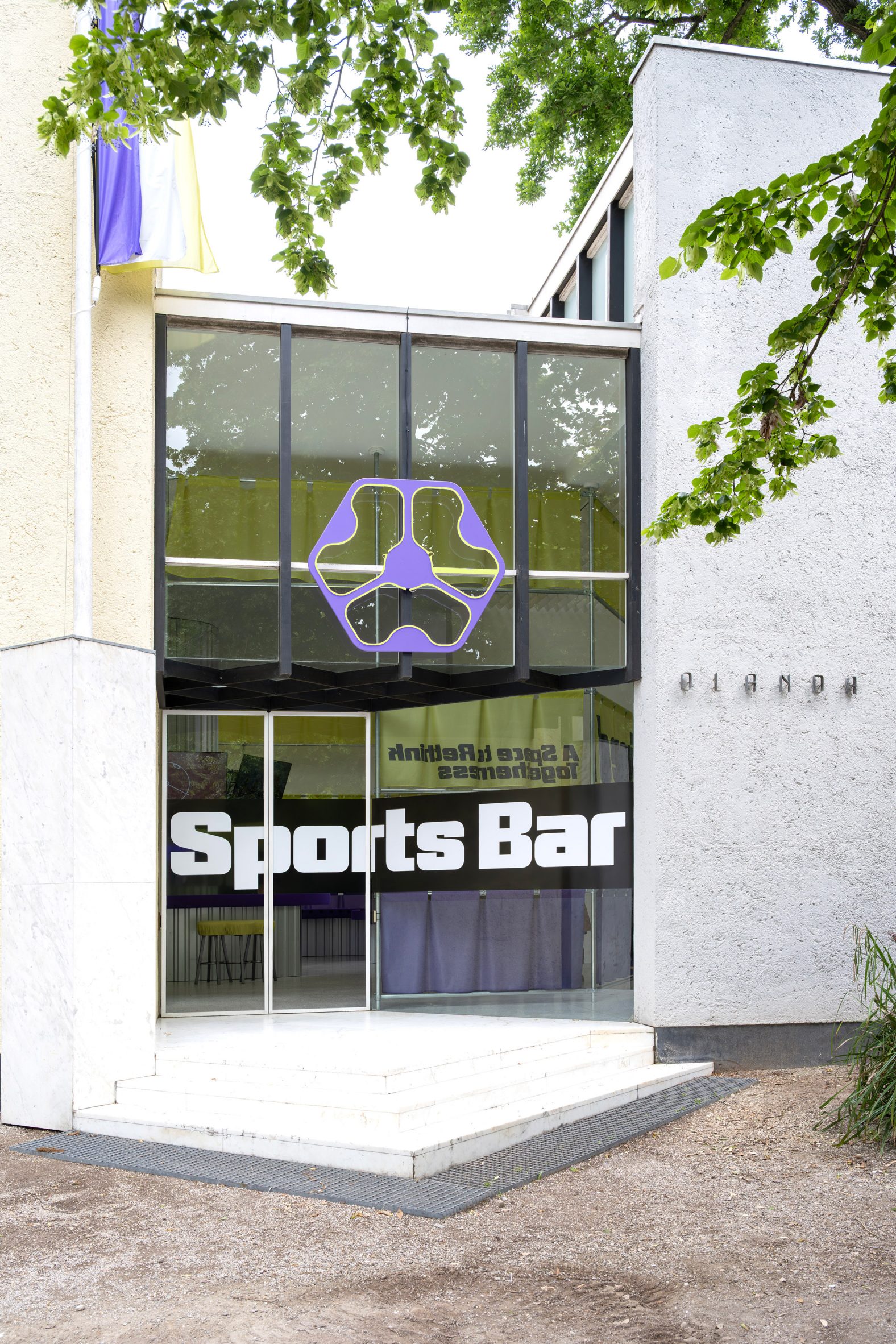 Sidelined（荷兰馆改造的动态体育酒吧）丨Amanda Pinatih,Gabriel Fontana-33