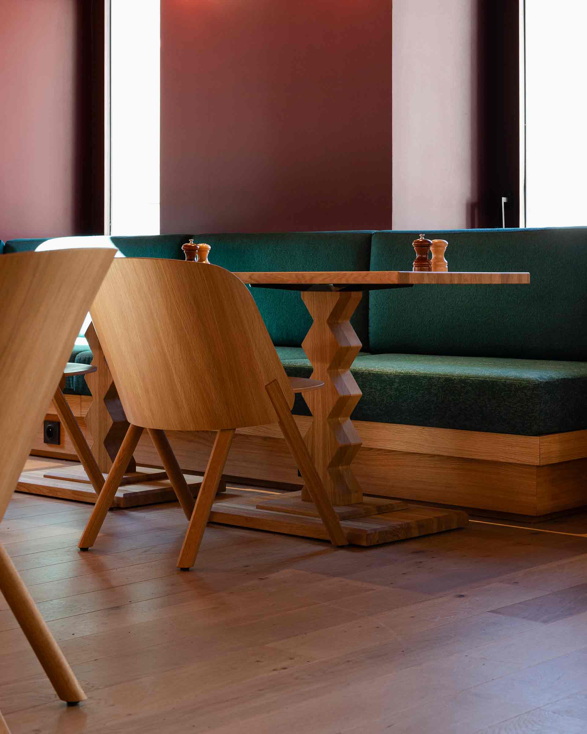 Mobilier des communs de l’hôtel la Couronne à Chamonix | Poitoux-12