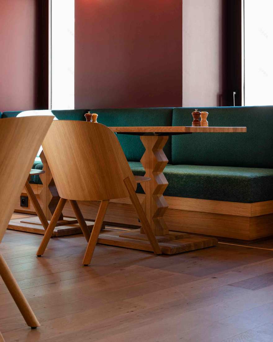 Mobilier des communs de l’hôtel la Couronne à Chamonix | Poitoux-12