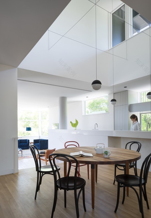 美国奥斯汀山坡上的现代乡村家园-34