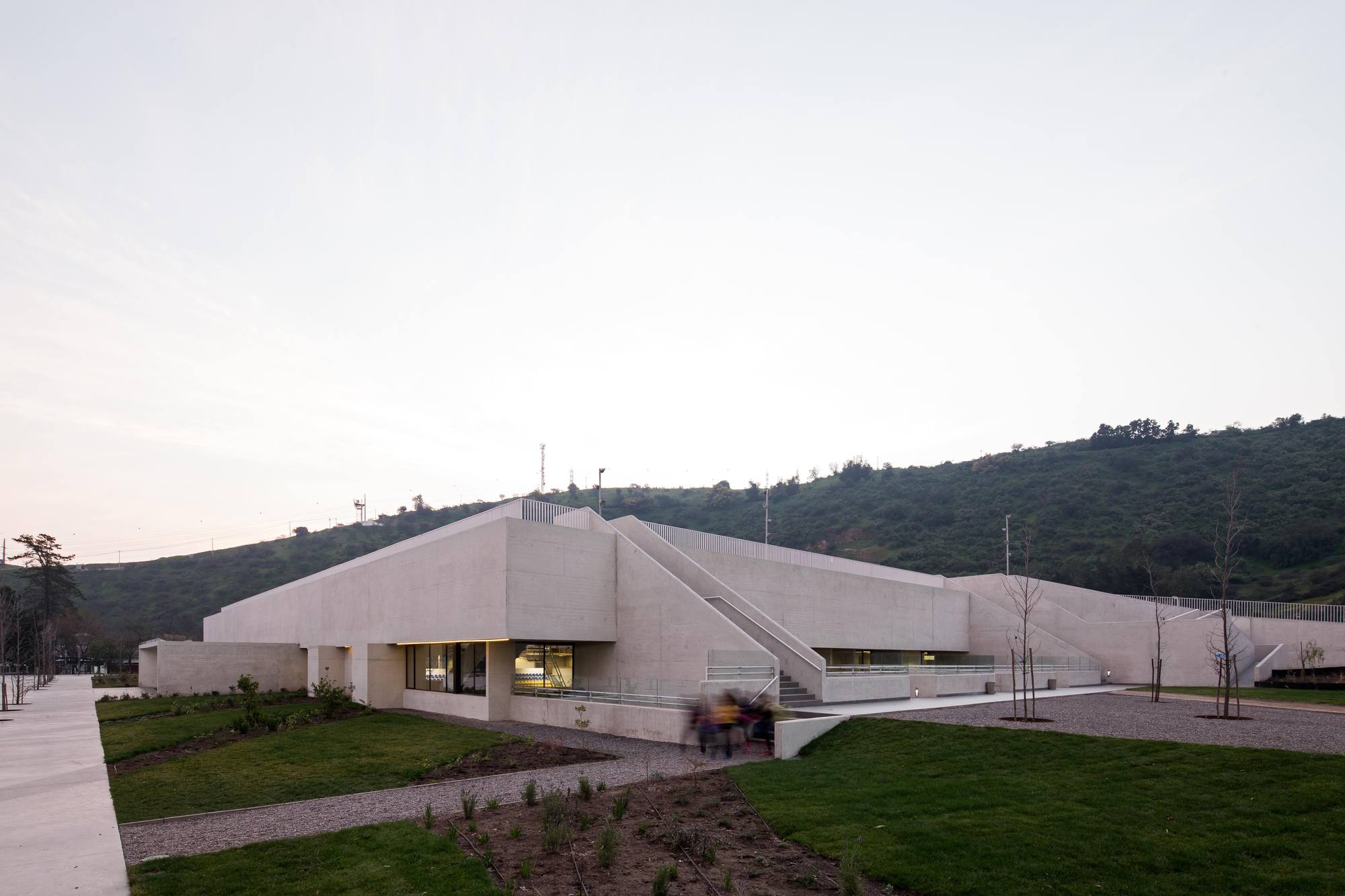 智利森林中的圣乔治学院体育馆-28