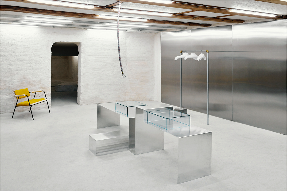 挪威 Sorgenfri 女装精品店设计-8